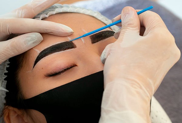 Depilación de cejas henna y bigote